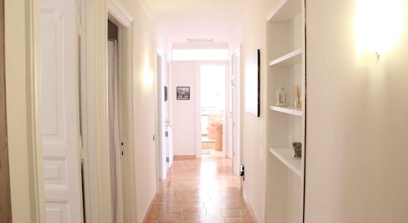 Luxury White House Rome Apartment Bilik gambar