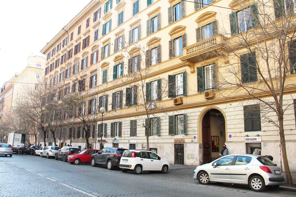 Luxury White House Rome Apartment Bilik gambar