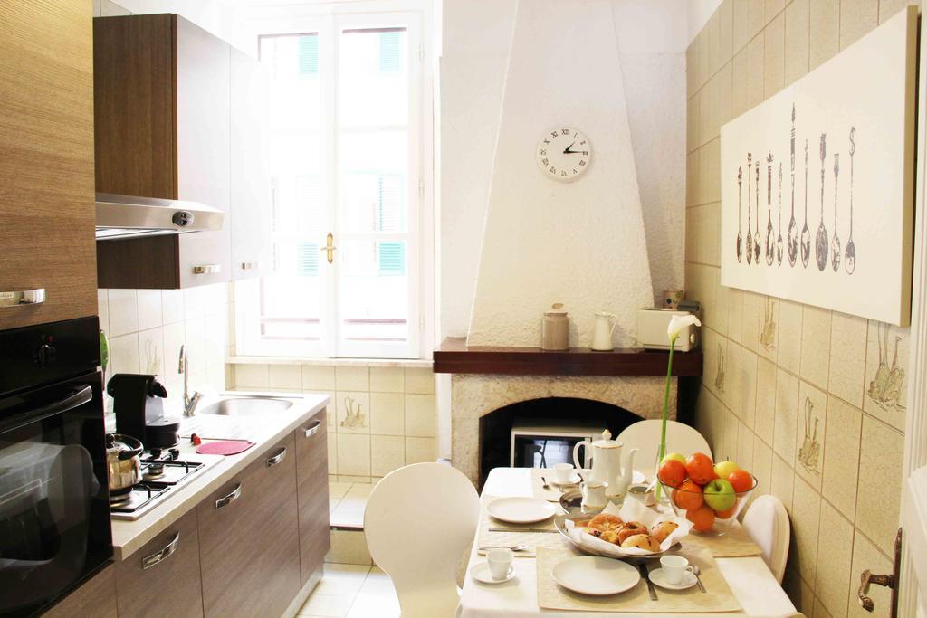 Luxury White House Rome Apartment Bilik gambar