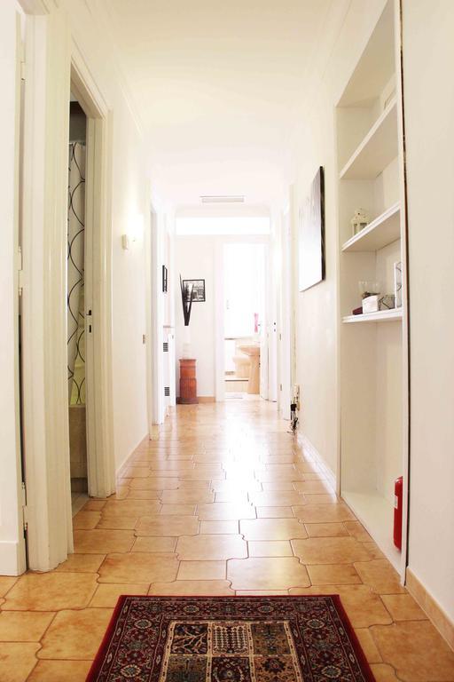 Luxury White House Rome Apartment Bilik gambar